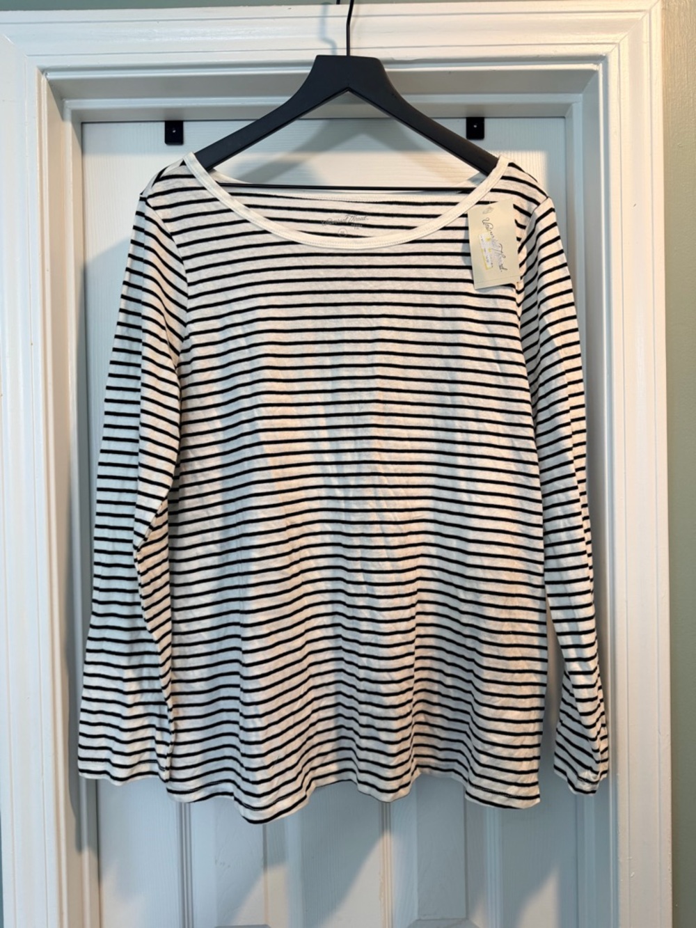 Universal Thread Black and White Striped Long Sleeve Tee
